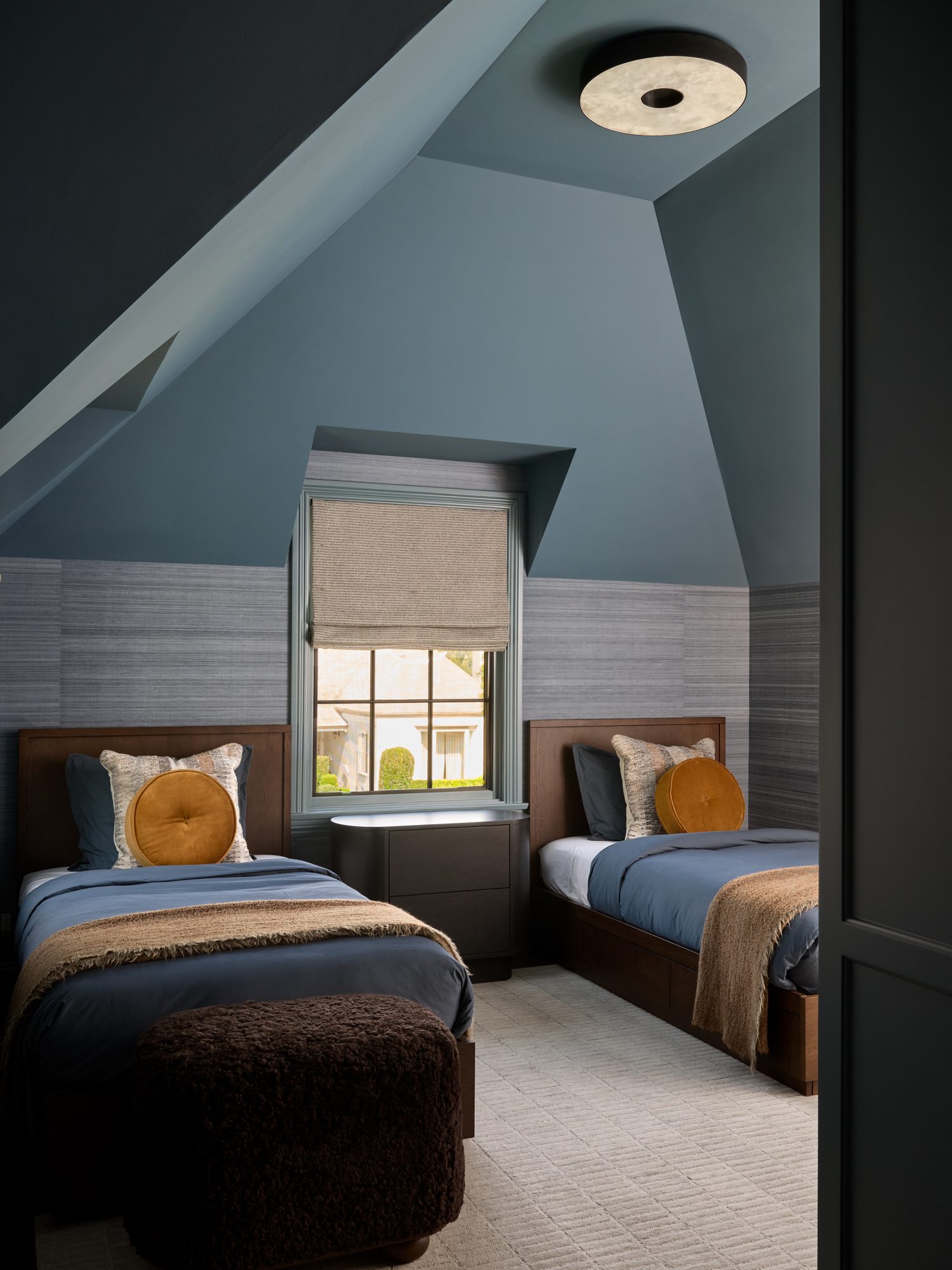 Blue Laurel guest twin bedroom
